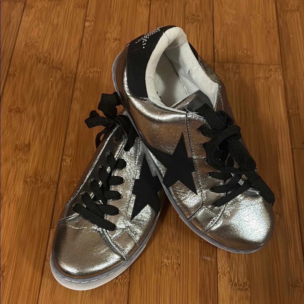 Anna Silver Sneakers with Black Star Design